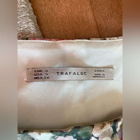 ZARA OPEN BACK FLORAL MINI DRESS - Picture 3 of 7